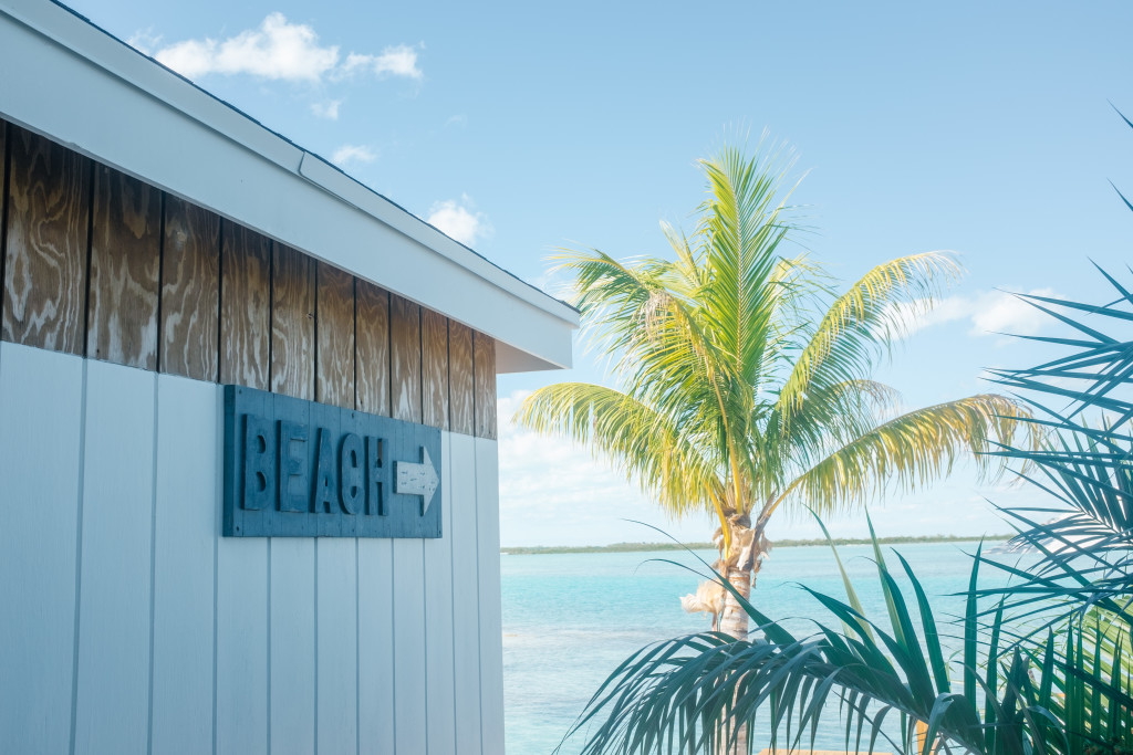 Turquoise Cay |To the Beach Sign | Traveling to The Exumas, Bahamas | Guide to Exumas, Bahamas | elanaloo.com