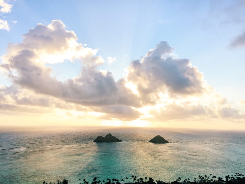 Lanikai Pillboxes Hike | Best Hikes on Oahu | Sunrise Hikes | Lanikai Pillboxes Hike at Sunrise | Best views in Hawaii | Travel Guide to Oahu via @elanaloo + elanaloo.com