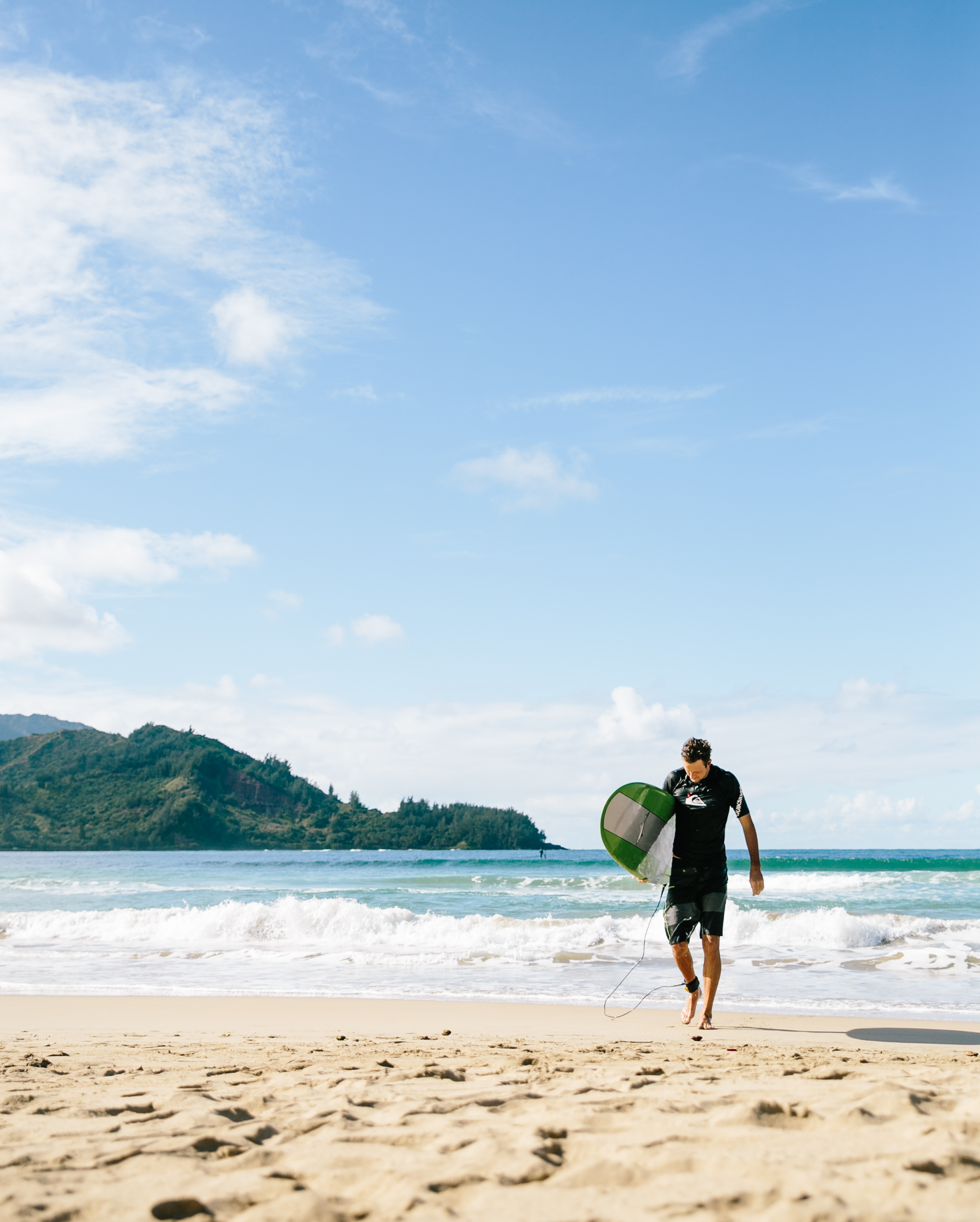 Surfing Hanalei Bay, Kauai | Travel Guide to Kauai, Hawaii | Travel Tips for Kauai | Packing List for Kauai | Helpful Tips for Traveling to Kauai | Kauai Travel Guide | Hawaii Travel Guide | Why You Should Visit Hawaii | Napali Coast Boat Excursion | Activities To Do in Kauai | Best Vacation Places in the World via @elanaloo + elanaloo.com